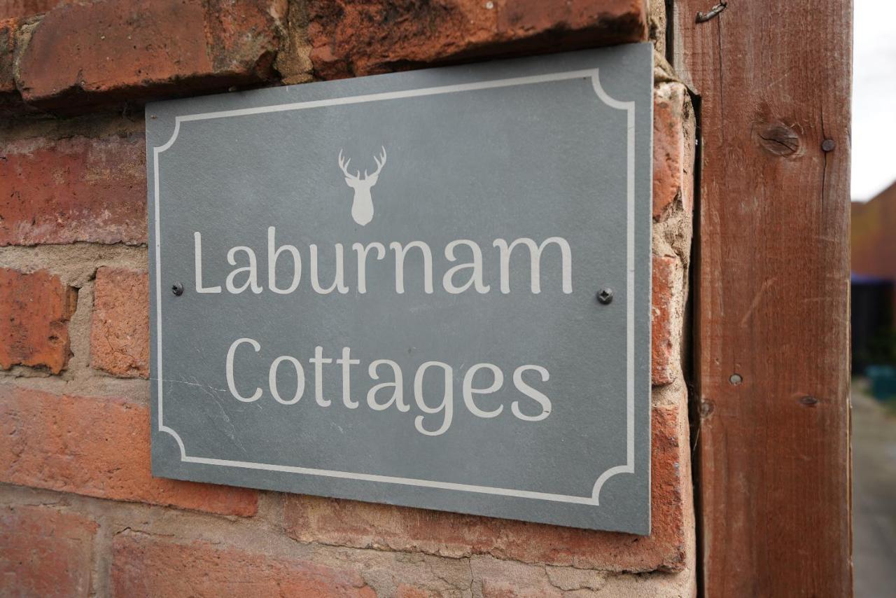 Capulet At Laburnum Cottages Stratford-upon-Avon Exterior photo